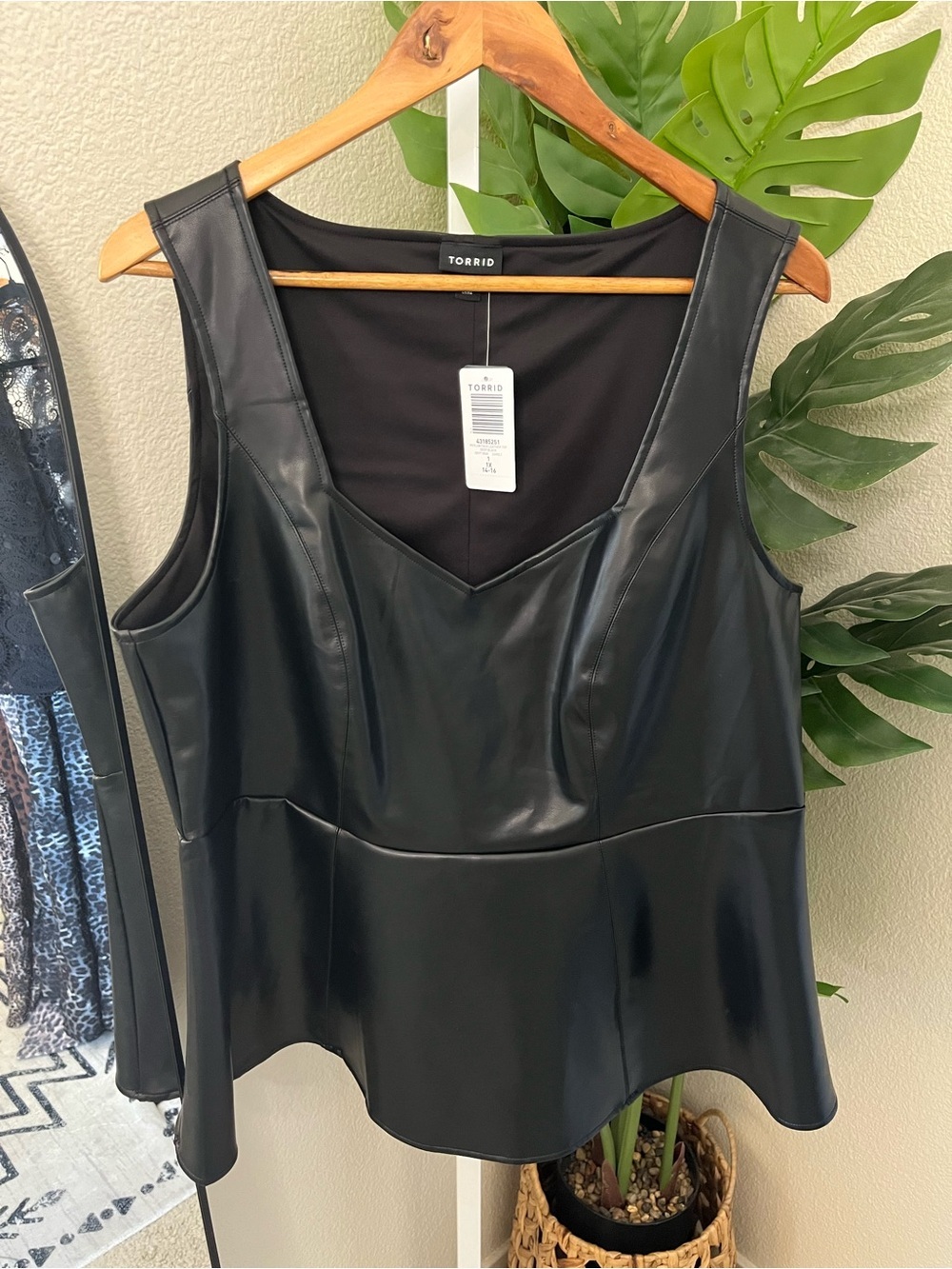 🖤 Torrid Black Faux Leather Peplum Top Size 1X (14-16) NWT